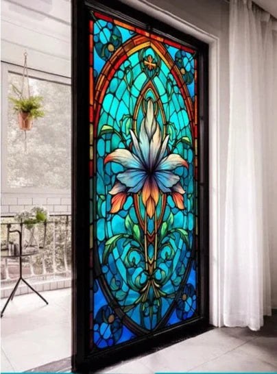 Fönsterfilm med gotisk blyinfattad glasdesign